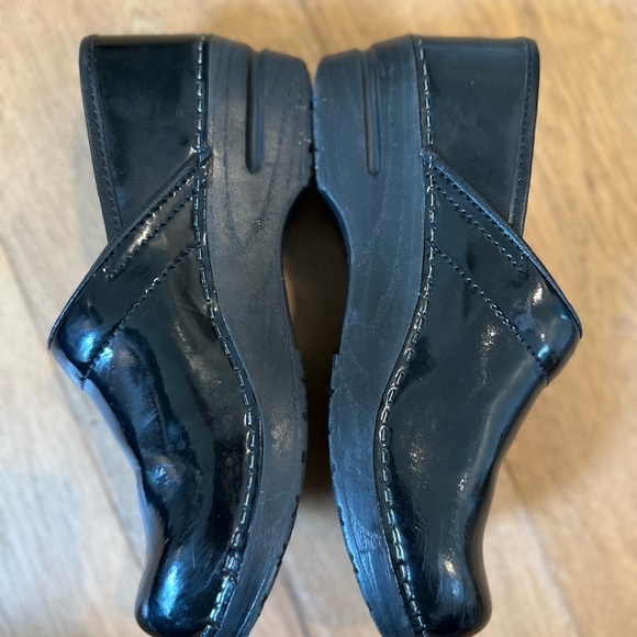 Sanita Sabel Glossy Black Patent Leather Slip Resistant Women's Clogs - Picture 7 of 7